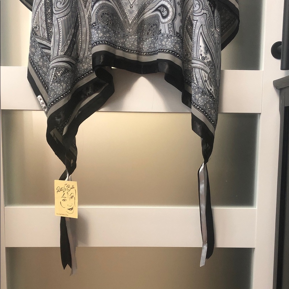 Elegant Paisley Print Poncho Wrap - Picture 4 of 6